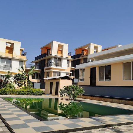 ROYAL MEADOWS - IGATPURI Bungalow C Bagian luar foto