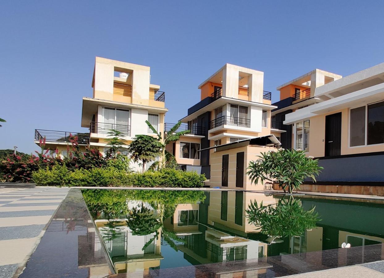 ROYAL MEADOWS - IGATPURI Bungalow C Bagian luar foto