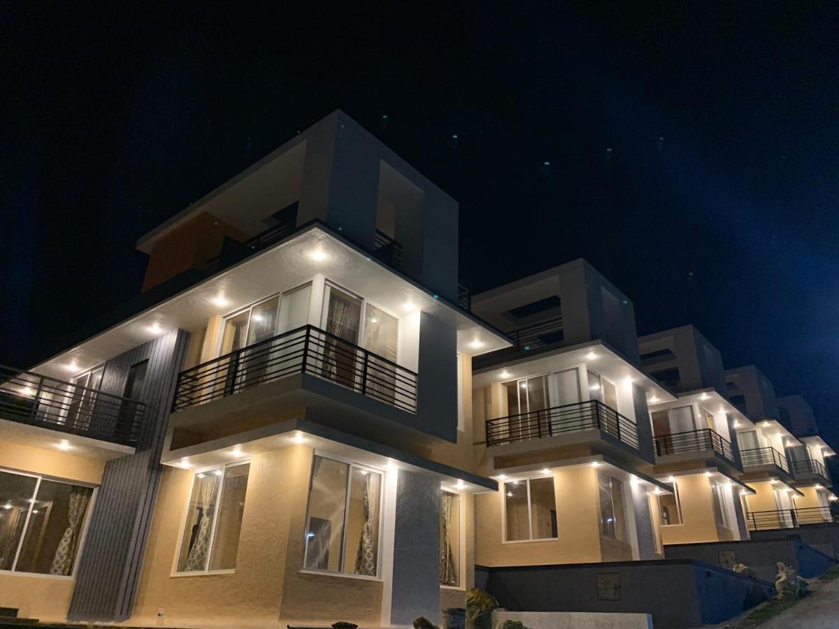 ROYAL MEADOWS - IGATPURI Bungalow C Bagian luar foto